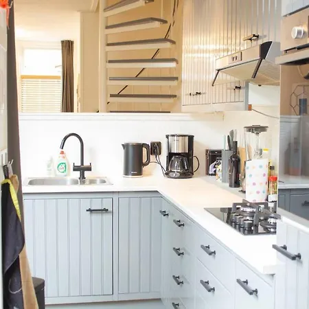100m2 Train Station Appartement